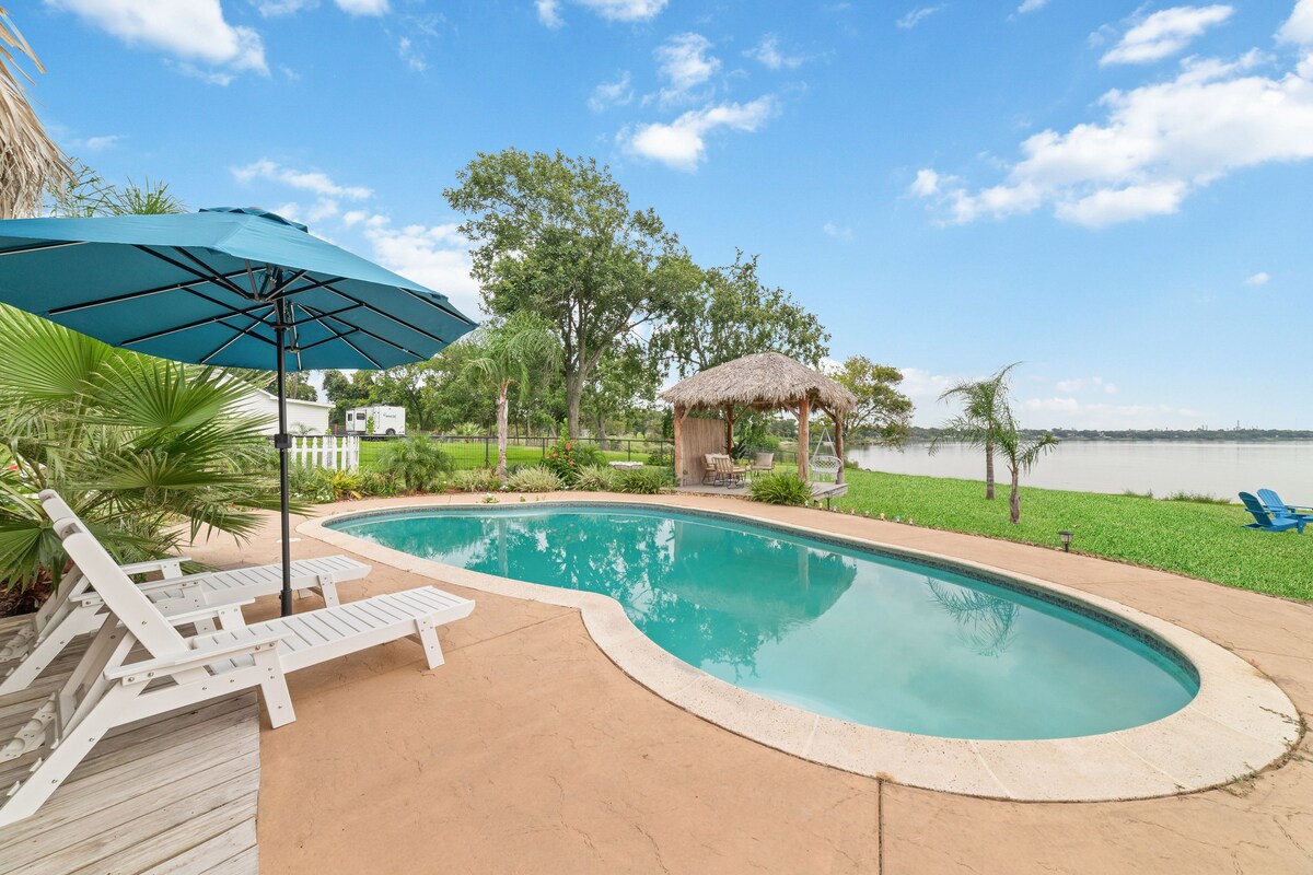 Baytime Retreat-Cozy Backyard, Pool, Bayfront View - Photo 32